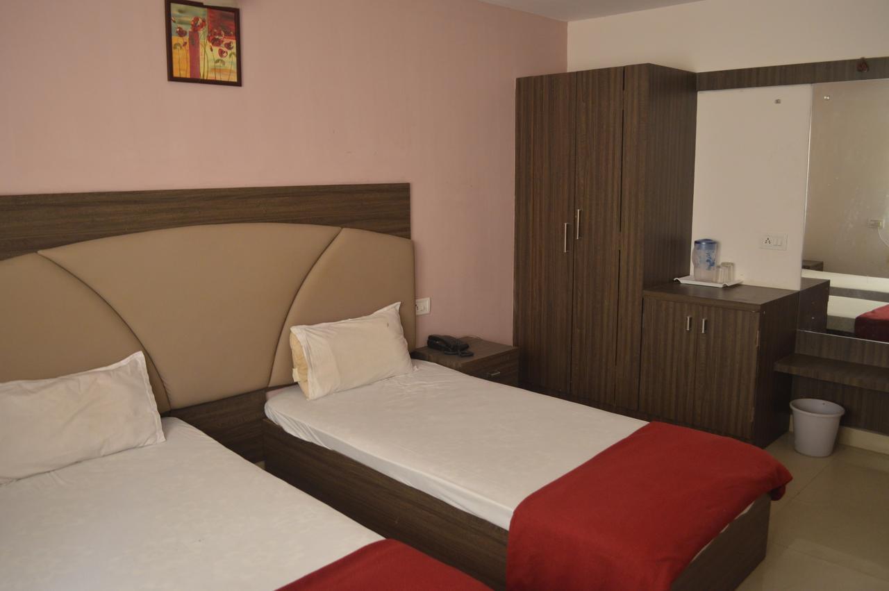 Hotel City Palace Brahmapur Oda fotoğraf